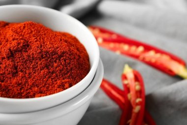 Seramik kase kırmızı biber tozu 