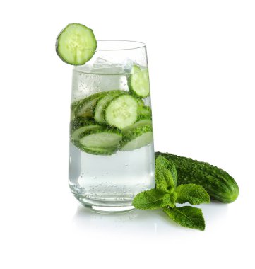 serinletici su nane ve salatalık ile 