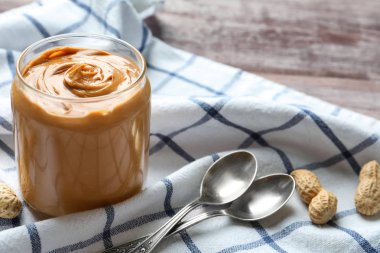 Krem fıstık ezmesi ile jar 