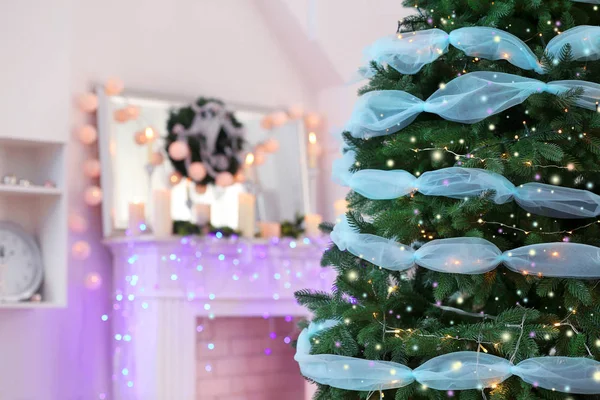 Hermoso árbol de Navidad decorado —  Fotos de Stock