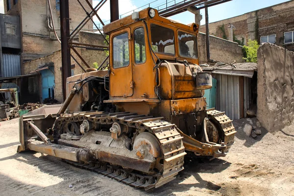 Beton Santrali topraklarında buldozer