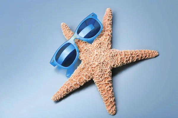 Deniz yıldızı ile güzel Güneş gözlükleri 