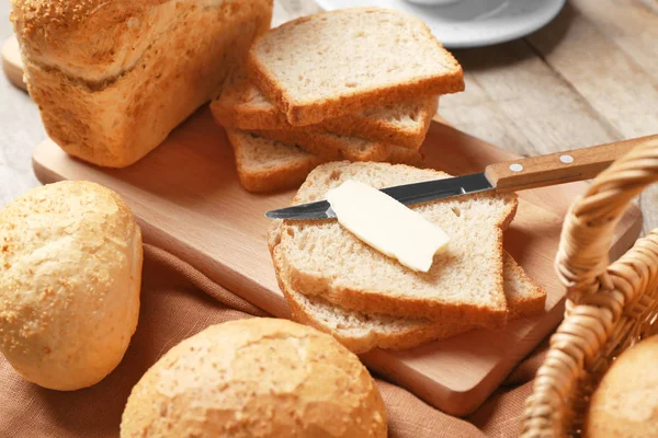 Szelet kenyeret és vajat darab — Stock Fotó