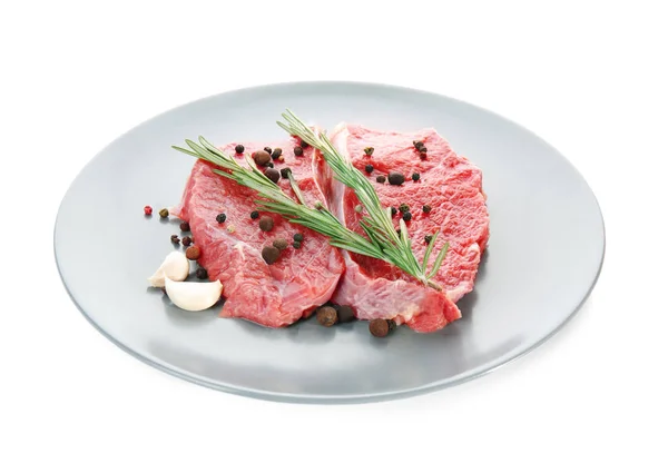 Placa com carne crua fresca — Fotografia de Stock