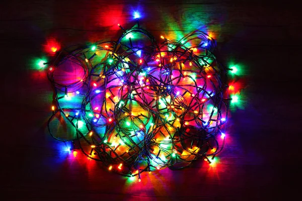 Noel ışıkları parlayan  