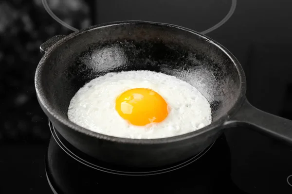 Lato su uova in stampi — Foto Stock