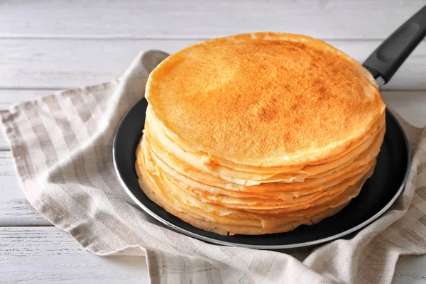 Lezzetli ince krep yığını 