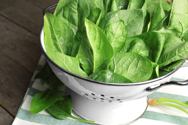 taze ıspanak yaprakları