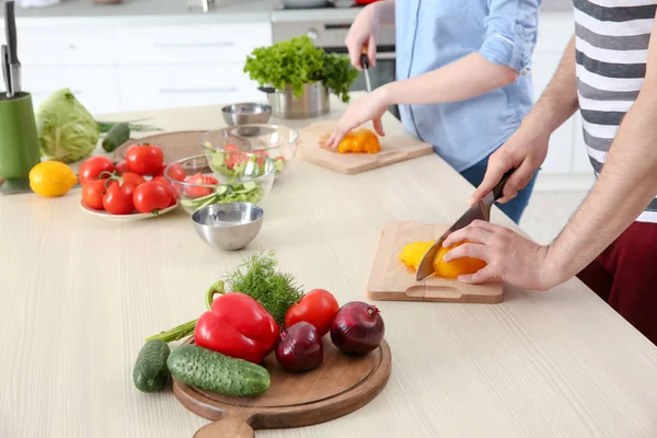 Chef dando aulas de culinária — Fotografia de Stock