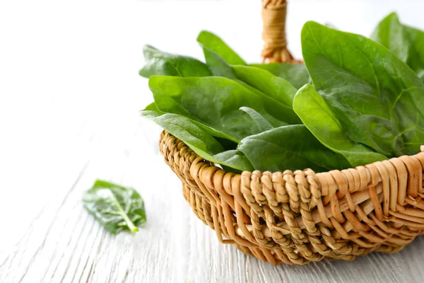 Fresh spinach leaves — Stock Photo, Image