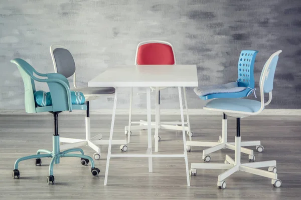 Cadeiras na sala de conferências — Fotografia de Stock