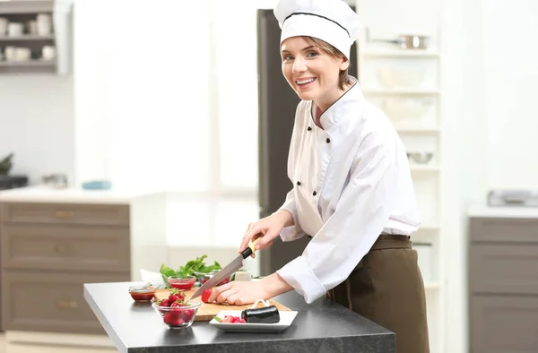 Kvinnlig kock — Stockfoto