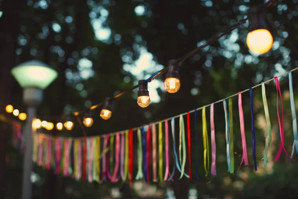 açık havada dekorasyon çelenk  