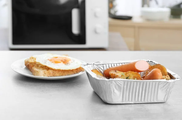 Nahrhaftes Mittagessen aus Bratkartoffeln — Stockfoto