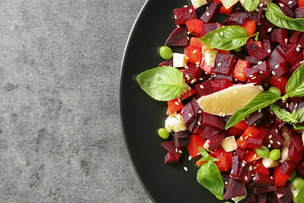 Tabak taze pancar salatası ile 