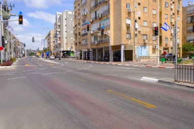 Güzel şehir merkezinde yol