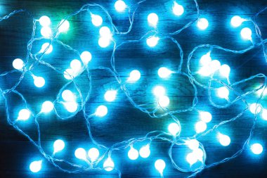 Noel ışıkları parlayan  