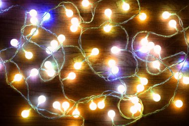 Noel ışıkları parlayan  