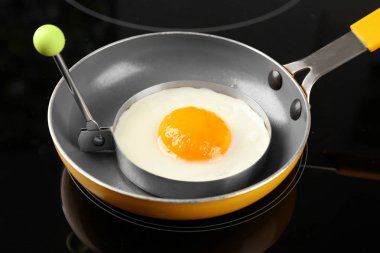 kalıpları içinde yumurta kadar tarafı