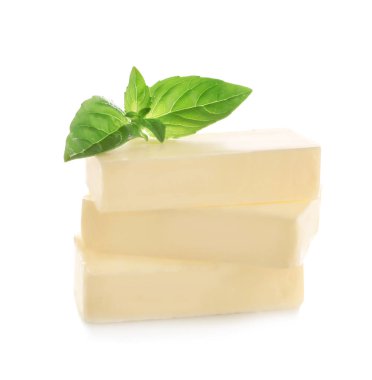 Tereyağı fesleğen yaprakları ile blok kesme