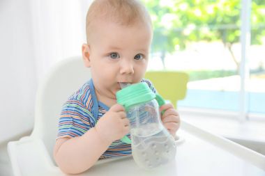 Şirin bebek içme suyu plastik şişe kapalı