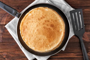 Lezzetli ince krep yığını 