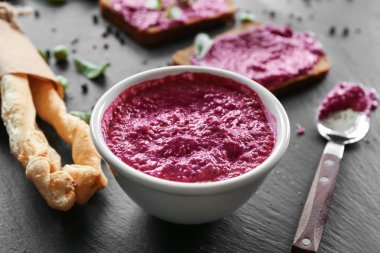 Kremsi pancar Humus ile kase 