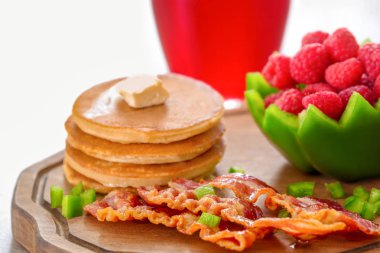 Lezzetli kahvaltı krep ile