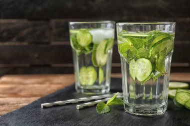 serinletici su nane ve salatalık ile