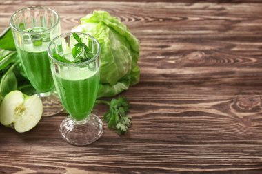 Yeşil sağlıklı meyve suları