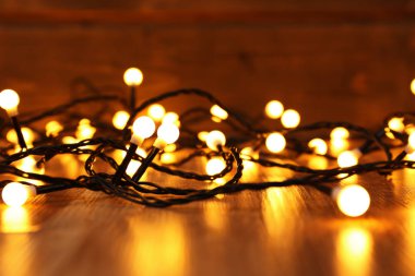 Noel ışıkları parlayan