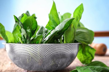 taze ıspanak yaprakları