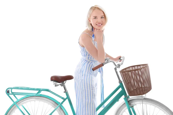 Belle jeune femme avec vélo — Photo