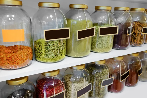 Conjunto de especias en frascos de vidrio — Foto de Stock