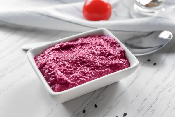 Square bowl with delicious beet hummus — Stock Photo, Image