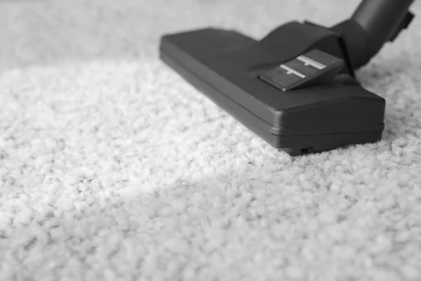 Vacuum cleaner removing dirt — Stock Photo, Image