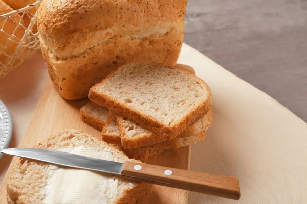 Deliciosas rebanadas de pan con pan — Foto de Stock