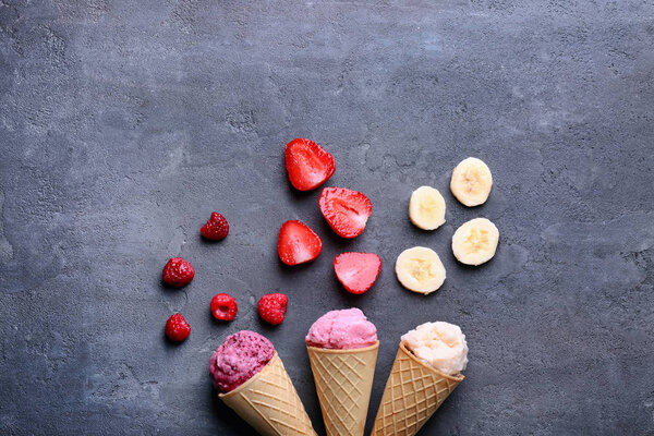 Cones with yogurt ice cream 