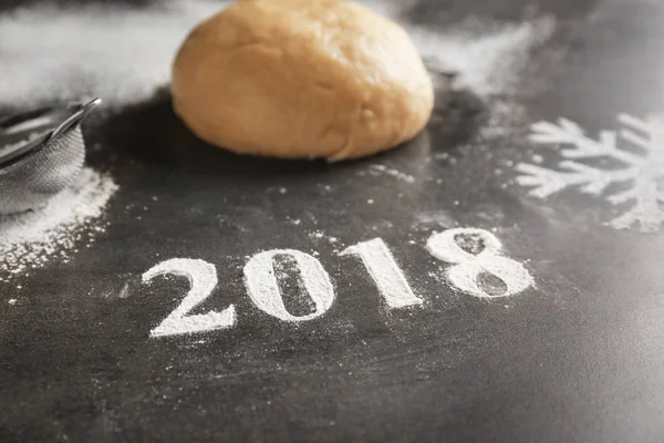 2018 hecho de harina en la mesa . —  Fotos de Stock