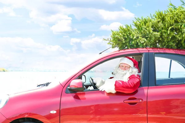 Noel Baba kırmızı araba