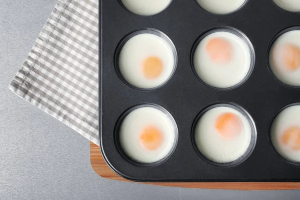 Çörek teneke pişmiş yumurta ile