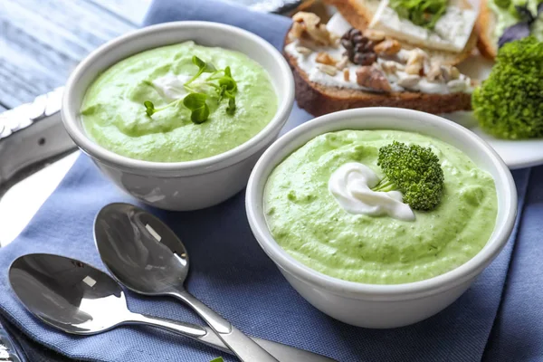 Kase lezzetli Kremalı brokoli çorbası ile 