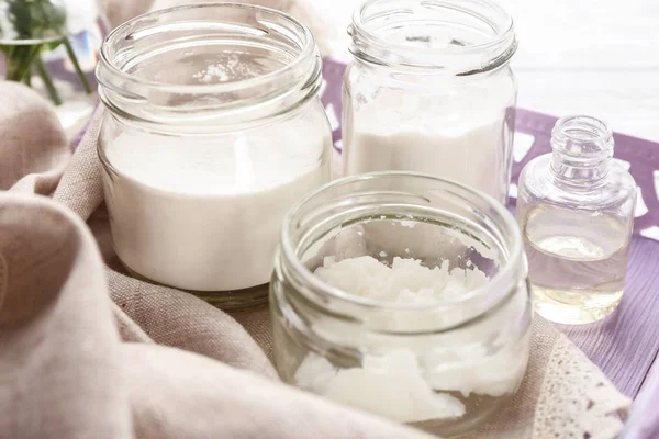 Potten met ingrediënten voor deodorant — Stockfoto