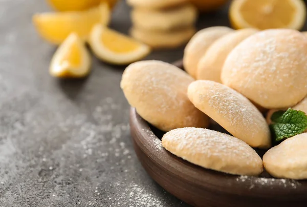 Ev yapımı limonlu kurabiye ile plaka 