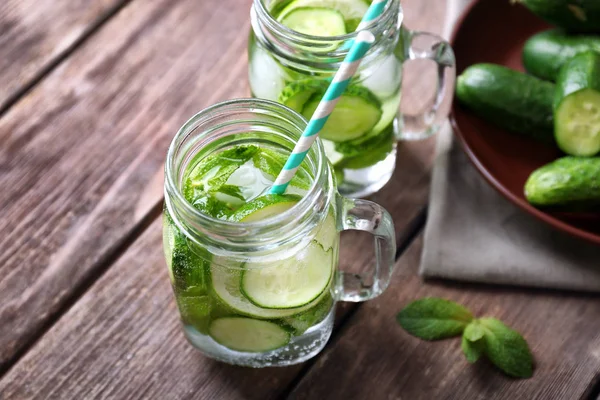 Nane ile lezzetli serinletici su 