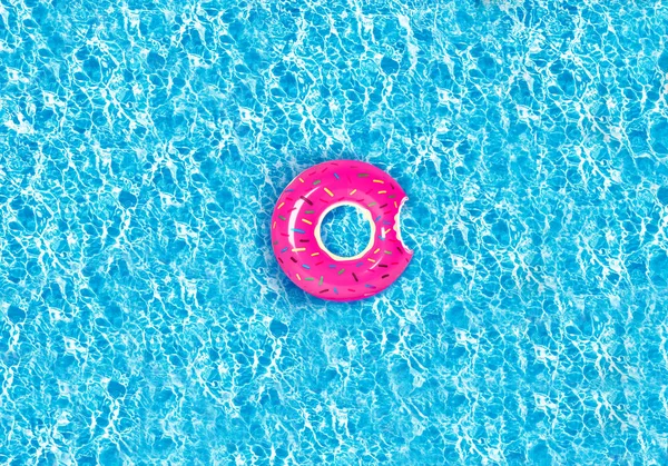 Şişme renkli donut — Stok fotoğraf