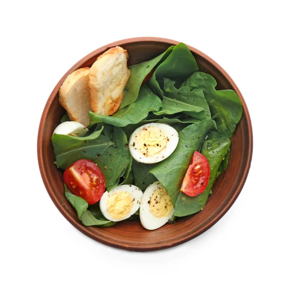 Салат с перепелиными яйцами и шпинатом в миске — стоковое фото