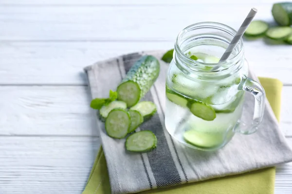 Delicious refreshing water with mint — Stock Photo, Image