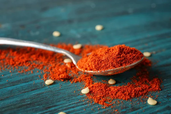 Metal kaşık kırmızı biber tozu 