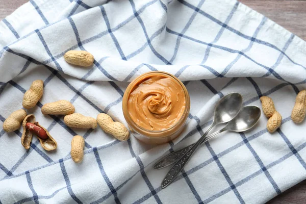 Krem fıstık ezmesi ile jar 